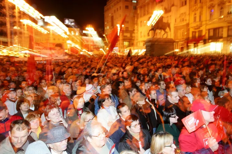 Zavr&scaron;ni predizborni skup SDP-a održan na Trgu bana Josipa Jelačića, 2007. godine.