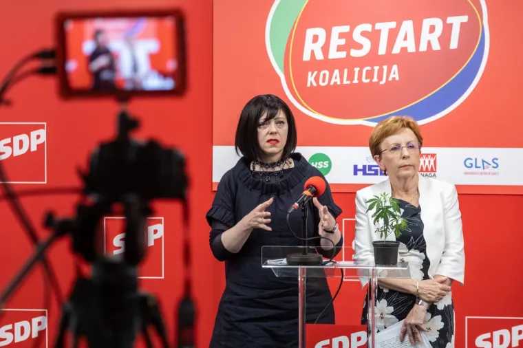 MIRELA HOLY PREDSTAVILA 'LEX CANNABIS': U žardinjeru iza SDP-a posadila jednu biljku