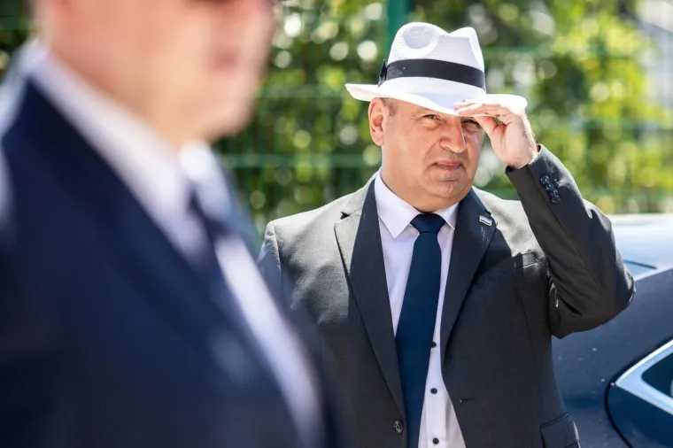 NOVI MODNI IZRIČAJ MINISTRA ZDRAVSTVA? Vili Bero&scaron; u Splitu se pojavio sa omiljenim &scaron;e&scaron;irom holivudskih glumaca