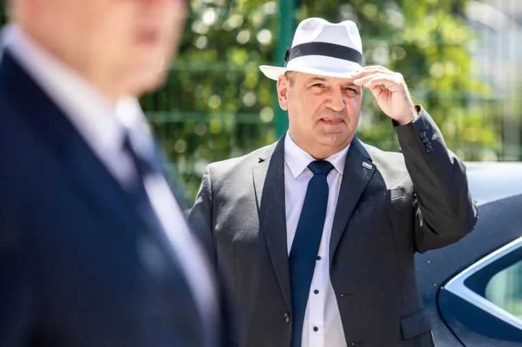 NOVI MODNI IZRIČAJ MINISTRA ZDRAVSTVA? Vili Bero&scaron; u Splitu se pojavio sa omiljenim &scaron;e&scaron;irom holivudskih glumaca