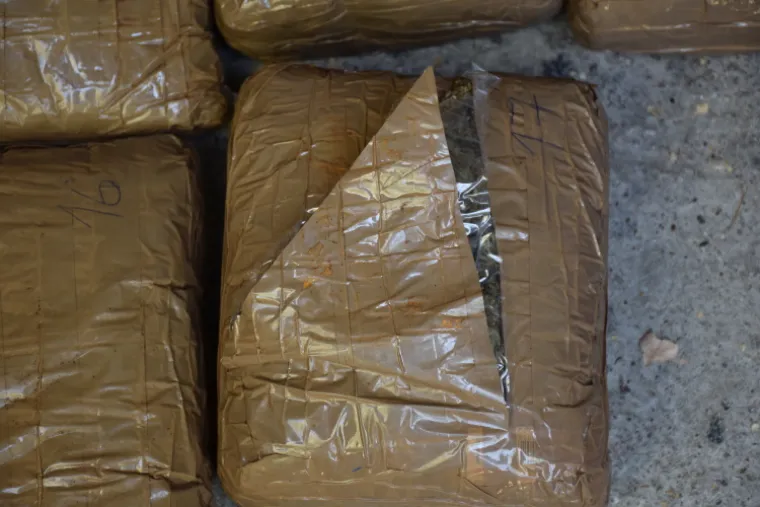 'Pali' dileri u Zagrebu s vi&scaron;e od 30 kg marihuane: Drogu su prepakiravali u kući na Črnomercu