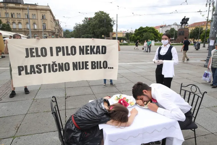 Zelena akcija izvela performans povodom Međunarodnog dana bez plastičnih vrećica