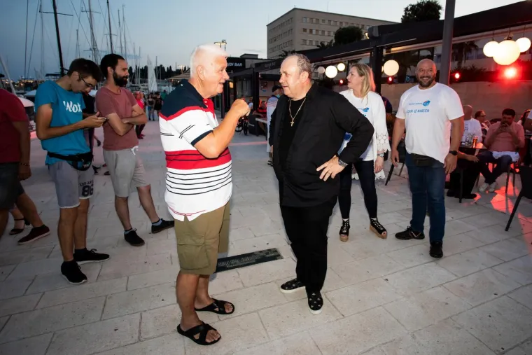 U Splitu je Hrvatska građanska stranka Željka Keruma organizirala je predizborno druženje s građanima uz pjesmu na Zapadnoj obali.