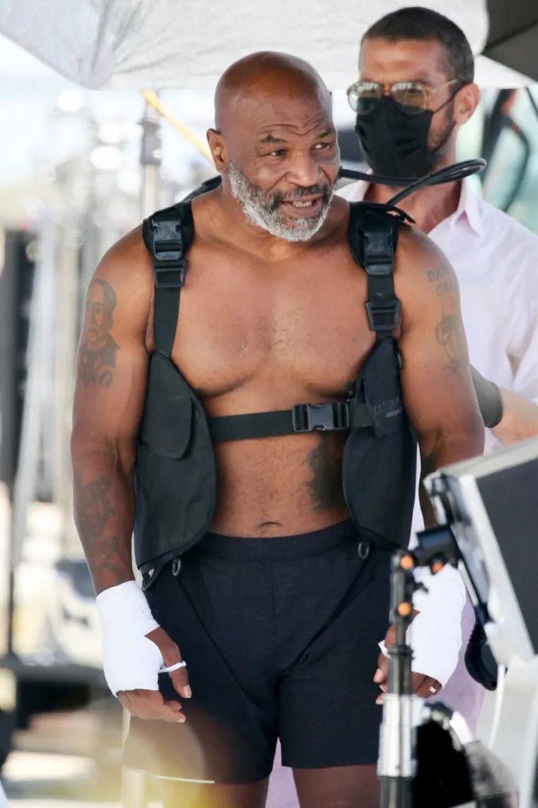 Legendarni borac Mike Tyson trenirao je na plaži u Los Angelesu.