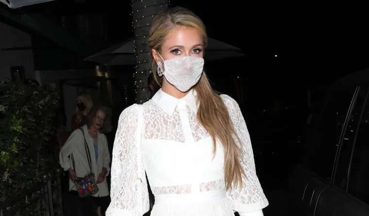 JEL ONA OZBILJNA? Paris Hilton na lice stavila masku kakvu još niste vidjeli, ljudi su bez riječi