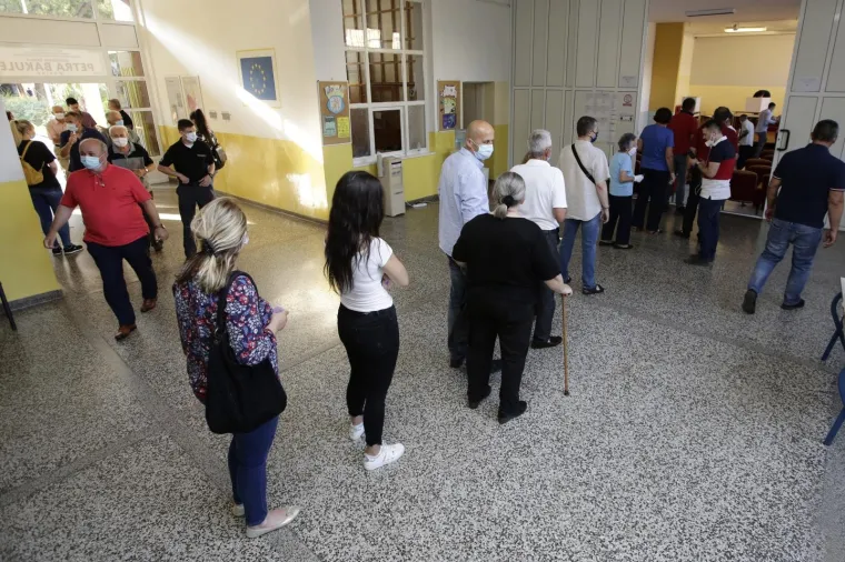 Velike gužve na birali&scaron;tima u Mostaru za izbore u Hrvatskoj: Stotine birača u redovima od ranog jutra!