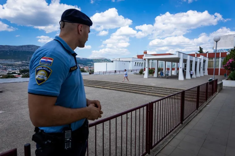 Sramota! Na biračkom mjestu u Splitu osvanuo odvratan protusrpski grafit