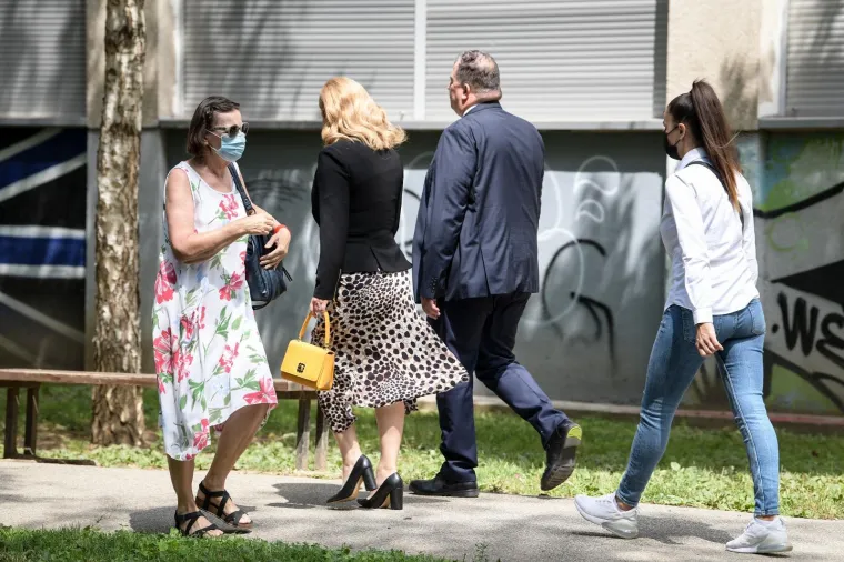 Jakov i Željko u drugom planu: Biv&scaron;a predsjednica Kolinda Grabar-Kitarović i Fani Kerum ukrale pažnju na izborima