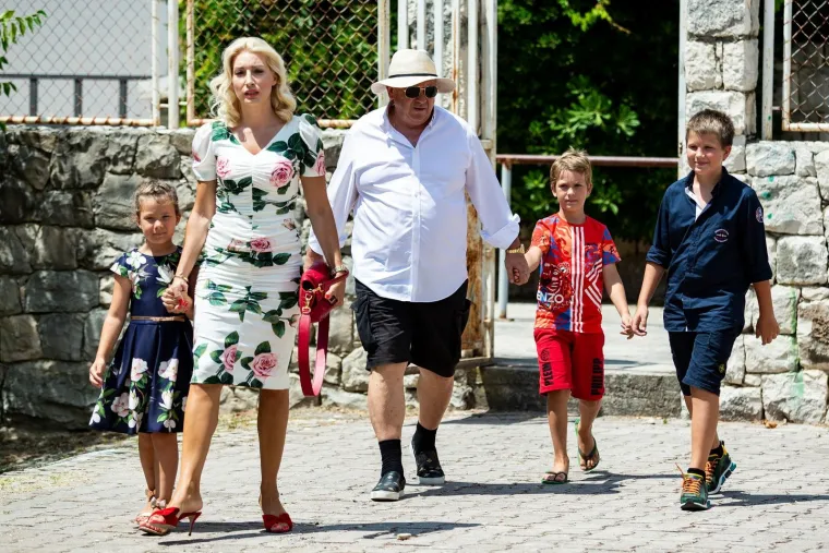 Jakov i Željko u drugom planu: Biv&scaron;a predsjednica Kolinda Grabar-Kitarović i Fani Kerum ukrale pažnju na izborima