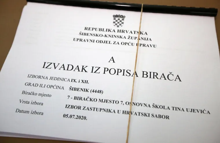 Građani pohrlili na birališta širom Hrvatske: Mnogi pod maskama i sa svojim olovkama, mnogi bez ičega