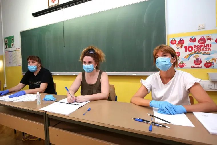Građani pohrlili na birali&scaron;ta &scaron;irom Hrvatske: Mnogi pod maskama i sa svojim olovkama, mnogi bez ičega