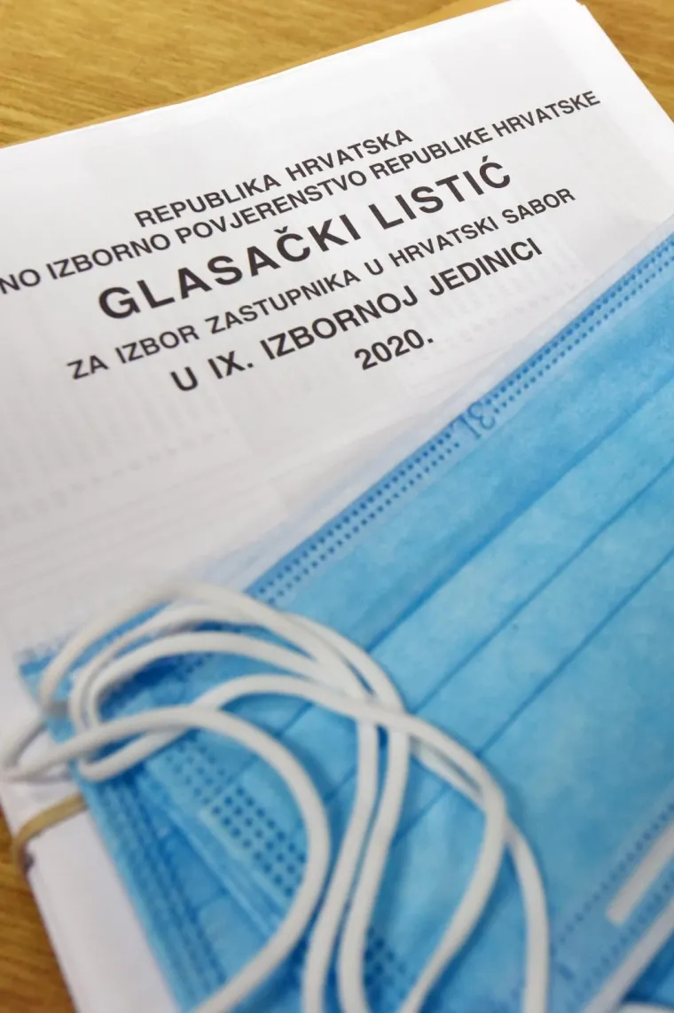 Građani pohrlili na birali&scaron;ta &scaron;irom Hrvatske: Mnogi pod maskama i sa svojim olovkama, mnogi bez ičega