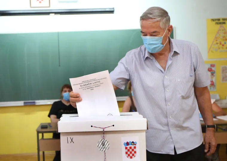 Građani pohrlili na birališta širom Hrvatske: Mnogi pod maskama i sa svojim olovkama, mnogi bez ičega