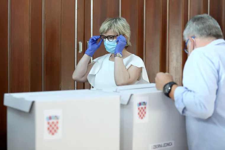 Građani pohrlili na birališta širom Hrvatske: Mnogi pod maskama i sa svojim olovkama, mnogi bez ičega