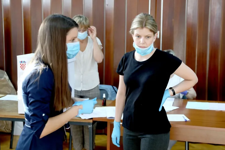 Građani pohrlili na birali&scaron;ta &scaron;irom Hrvatske: Mnogi pod maskama i sa svojim olovkama, mnogi bez ičega