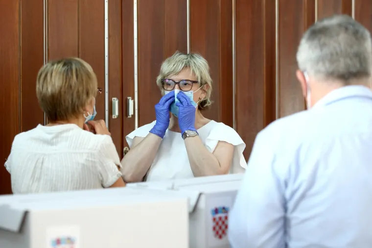 Građani pohrlili na birali&scaron;ta &scaron;irom Hrvatske: Mnogi pod maskama i sa svojim olovkama, mnogi bez ičega