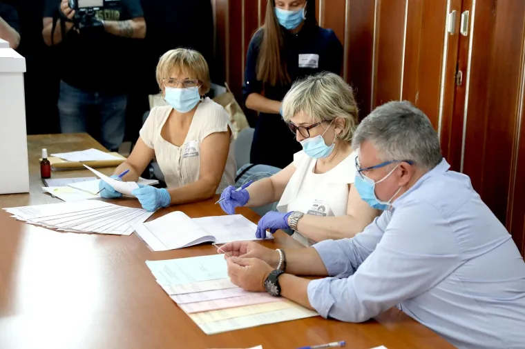 Građani pohrlili na birali&scaron;ta &scaron;irom Hrvatske: Mnogi pod maskama i sa svojim olovkama, mnogi bez ičega