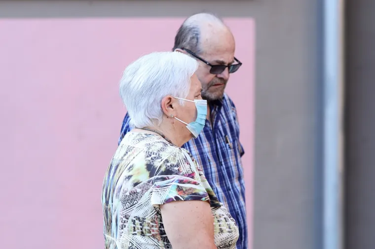 Građani pohrlili na birali&scaron;ta &scaron;irom Hrvatske: Mnogi pod maskama i sa svojim olovkama, mnogi bez ičega