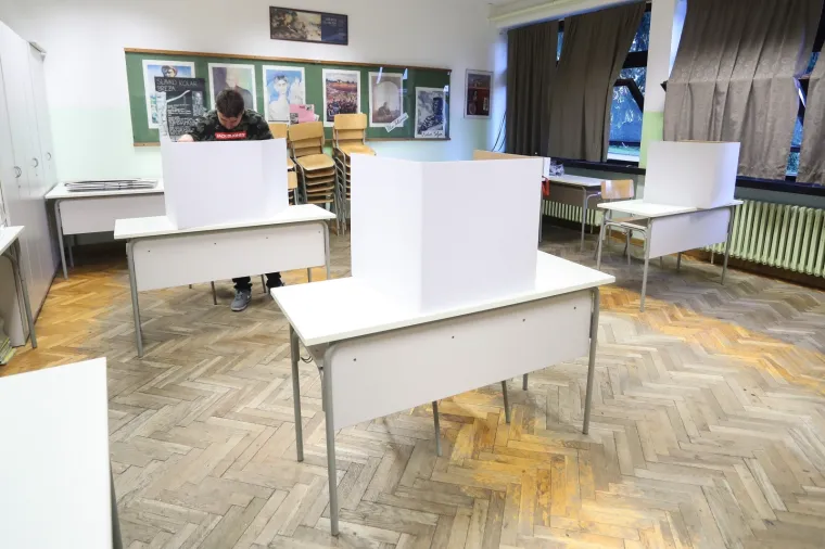Građani pohrlili na birali&scaron;ta &scaron;irom Hrvatske: Mnogi pod maskama i sa svojim olovkama, mnogi bez ičega