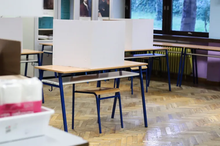 Građani pohrlili na birali&scaron;ta &scaron;irom Hrvatske: Mnogi pod maskama i sa svojim olovkama, mnogi bez ičega