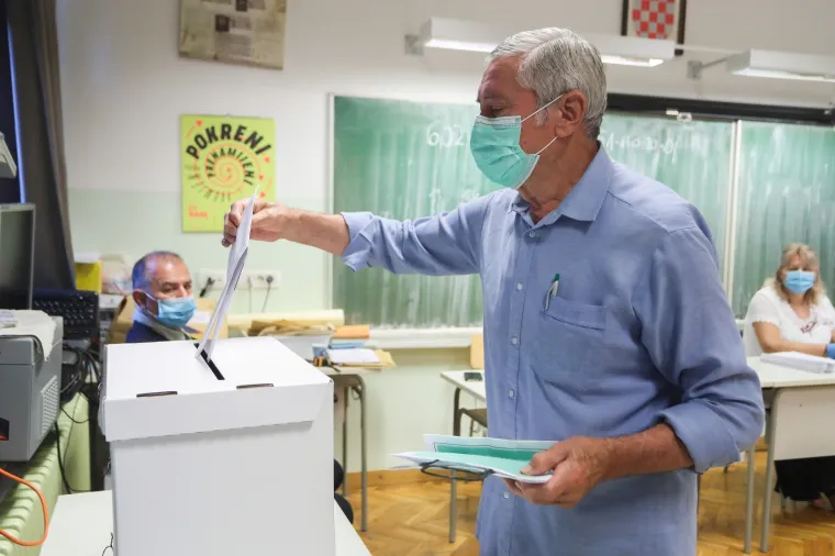 Građani pohrlili na birali&scaron;ta &scaron;irom Hrvatske: Mnogi pod maskama i sa svojim olovkama, mnogi bez ičega