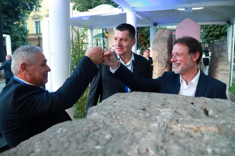 Pogledajte atmosferu u HDZ-u nakon fenomenalnih rezultata izlaznih anketa