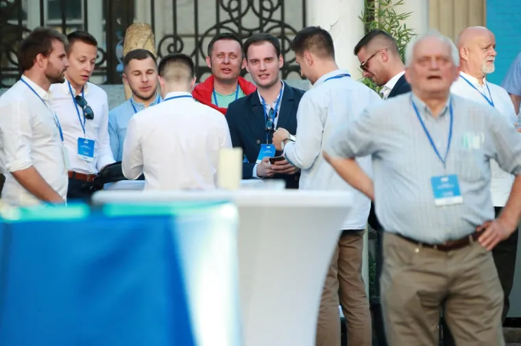 Pogledajte atmosferu u HDZ-u nakon fenomenalnih rezultata izlaznih anketa