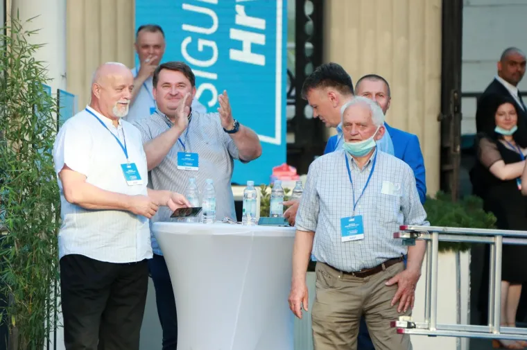 Pogledajte atmosferu u HDZ-u nakon fenomenalnih rezultata izlaznih anketa