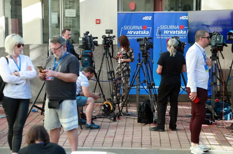 Pogledajte atmosferu u HDZ-u nakon fenomenalnih rezultata izlaznih anketa