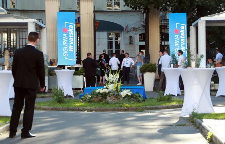 Pogledajte atmosferu u HDZ-u nakon fenomenalnih rezultata izlaznih anketa