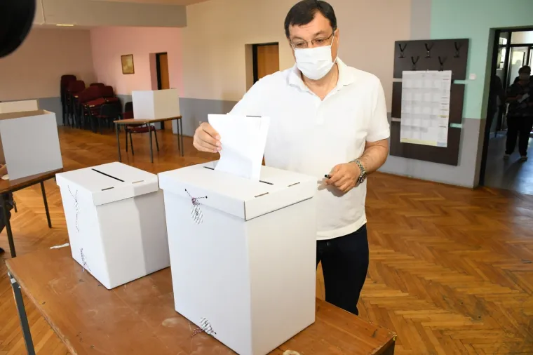 Pogledajte tko je sve od poznatih iza&scaron;ao na parlamentarne izbore