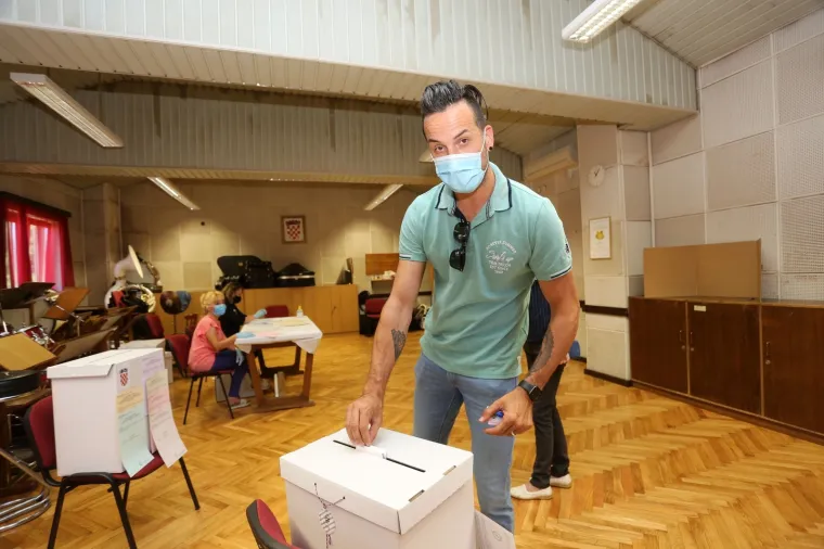 Pogledajte tko je sve od poznatih iza&scaron;ao na parlamentarne izbore