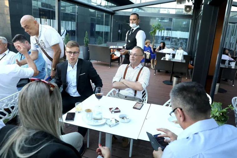 Atmosfera u stožeru Domovinskog pokreta Miroslava &Scaron;kore