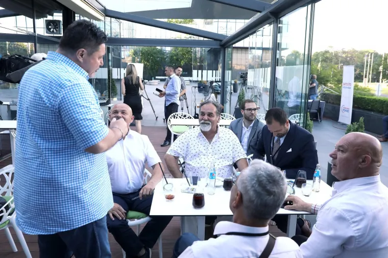 Atmosfera u stožeru Domovinskog pokreta Miroslava &Scaron;kore