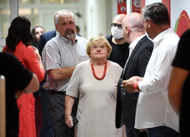 S jedne strane tuga, s druge veselje: Pogledajte raspoloženje u HDZ-u i SDP-u nakon rezultata