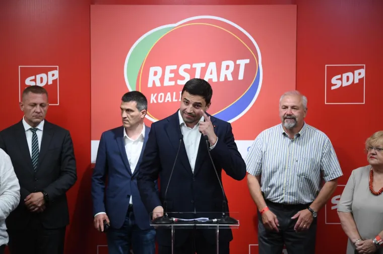 S jedne strane tuga, s druge veselje: Pogledajte raspoloženje u HDZ-u i SDP-u nakon rezultata
