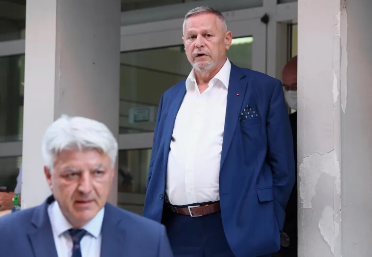 S jedne strane tuga, s druge veselje: Pogledajte raspoloženje u HDZ-u i SDP-u nakon rezultata