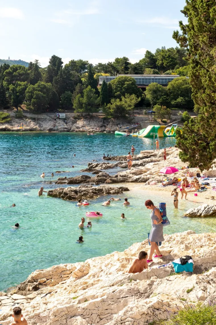 Ima li uopće ljudi? Pogledajte kako izgledaju plaže u Istri tijekom pandemije koronavirusa