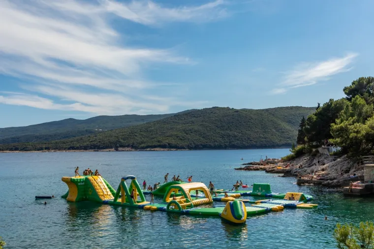 Ima li uopće ljudi? Pogledajte kako izgledaju plaže u Istri tijekom pandemije koronavirusa