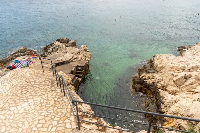 Ima li uopće ljudi? Pogledajte kako izgledaju plaže u Istri tijekom pandemije koronavirusa