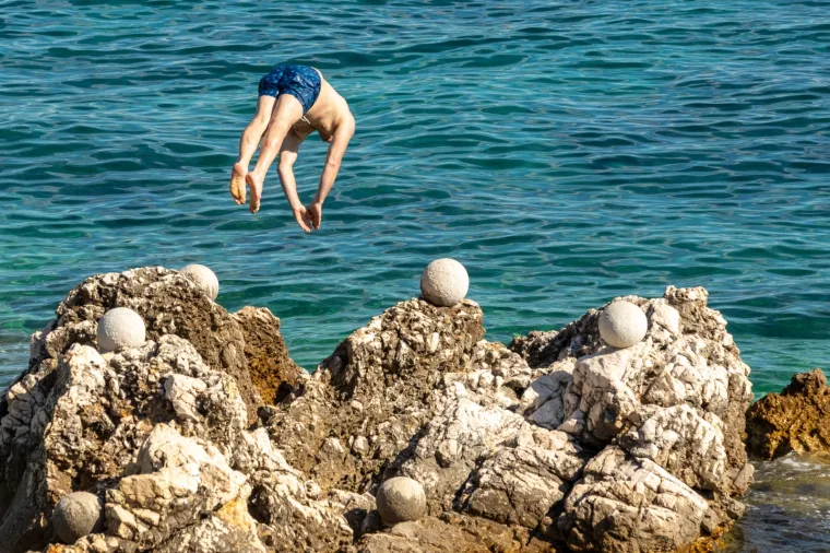 Ima li uopće ljudi? Pogledajte kako izgledaju plaže u Istri tijekom pandemije koronavirusa