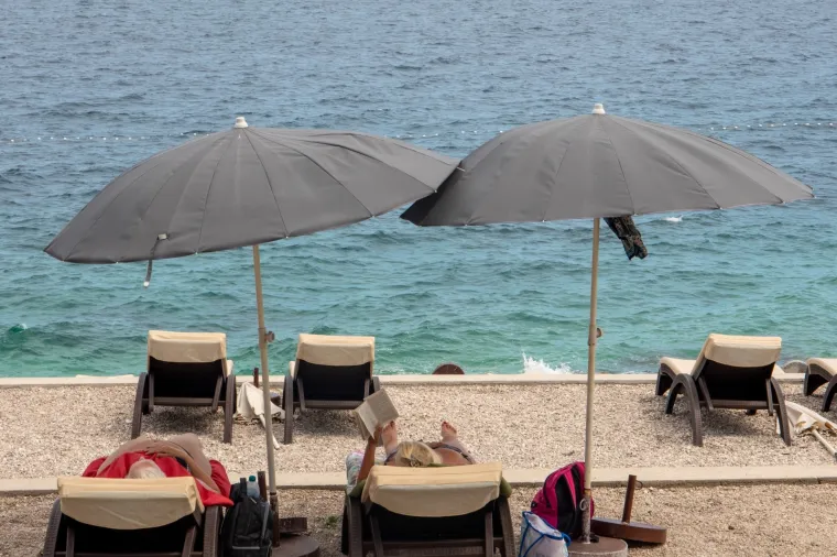 Ima li uopće ljudi? Pogledajte kako izgledaju plaže u Istri tijekom pandemije koronavirusa