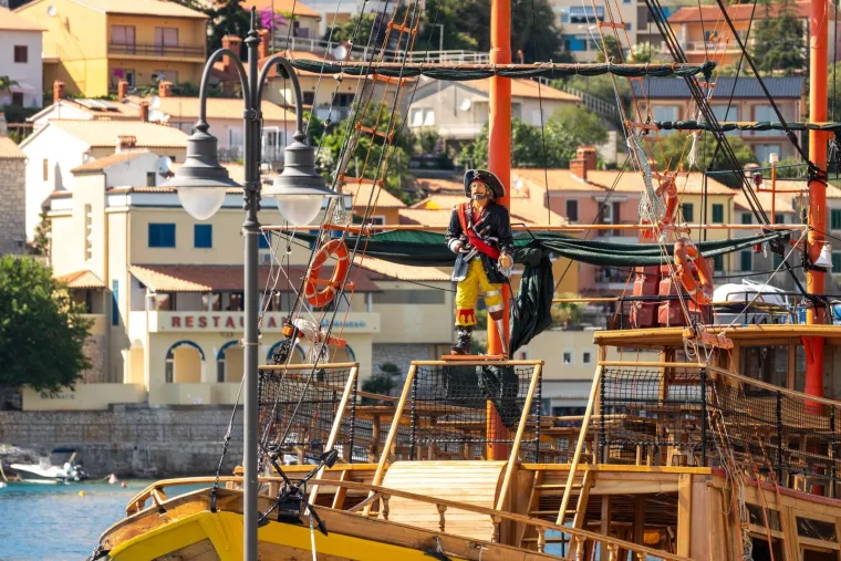 Ima li uopće ljudi? Pogledajte kako izgledaju plaže u Istri tijekom pandemije koronavirusa