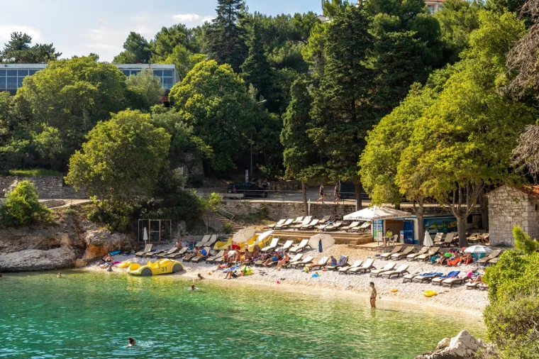 Ima li uopće ljudi? Pogledajte kako izgledaju plaže u Istri tijekom pandemije koronavirusa