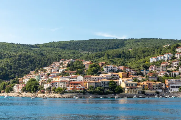 Ima li uopće ljudi? Pogledajte kako izgledaju plaže u Istri tijekom pandemije koronavirusa
