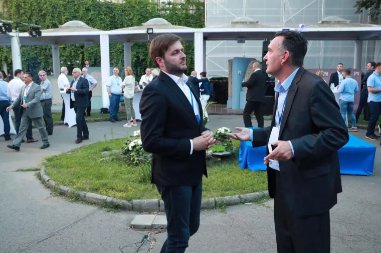 ODU&Scaron;EVLJENJE U HDZ-OVOM STOŽERU:  Ne skidaju osmijeh s lica, Plenković dočekan ovacijama