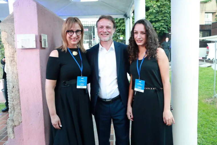 ODU&Scaron;EVLJENJE U HDZ-OVOM STOŽERU:  Ne skidaju osmijeh s lica, Plenković dočekan ovacijama