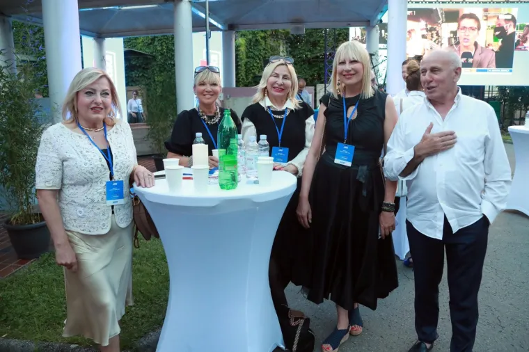 ODU&Scaron;EVLJENJE U HDZ-OVOM STOŽERU:  Ne skidaju osmijeh s lica, Plenković dočekan ovacijama