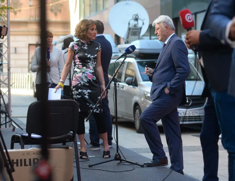 OVE FOTOGRAFIJE GOVORE SAME ZA SEBE: Pogledajte tužna lica vodećih SDP-ovaca nakon objave izlaznih anketa