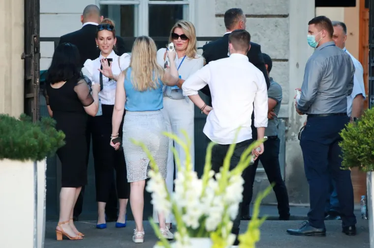 DOLAZAK ČELNIKA HDZ-A U STOŽER: Dobro raspoloženi, a večer tek počinje